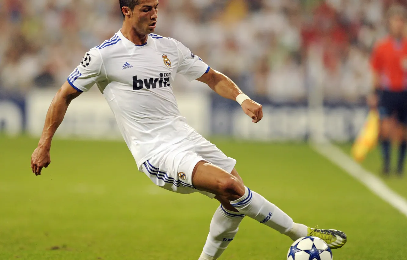 Photo wallpaper Cristiano Ronaldo, Real, Champions League, the taming of the ball