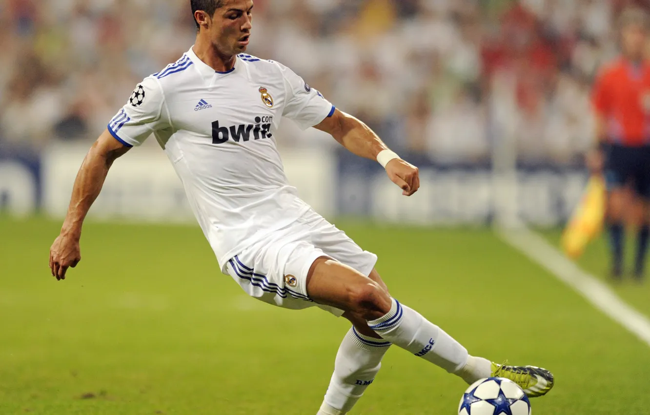 Photo wallpaper Cristiano Ronaldo, Champions League, Real, the taming of the ball