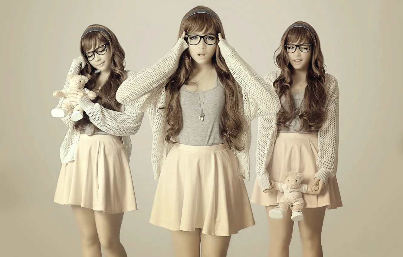 Photo wallpaper girl, toy, bear, facial expressions.emotions