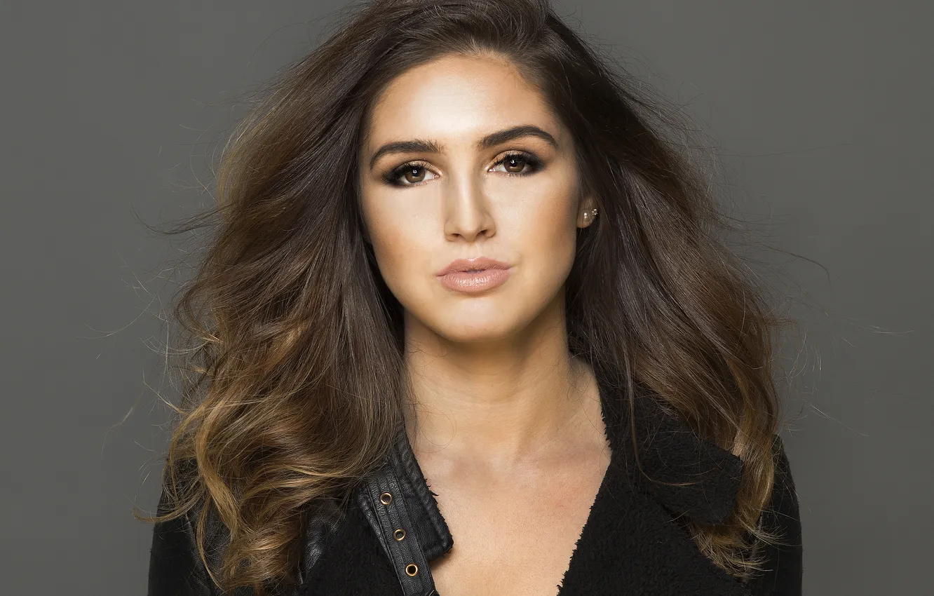 Photo wallpaper girl, portrait, makeup, curls