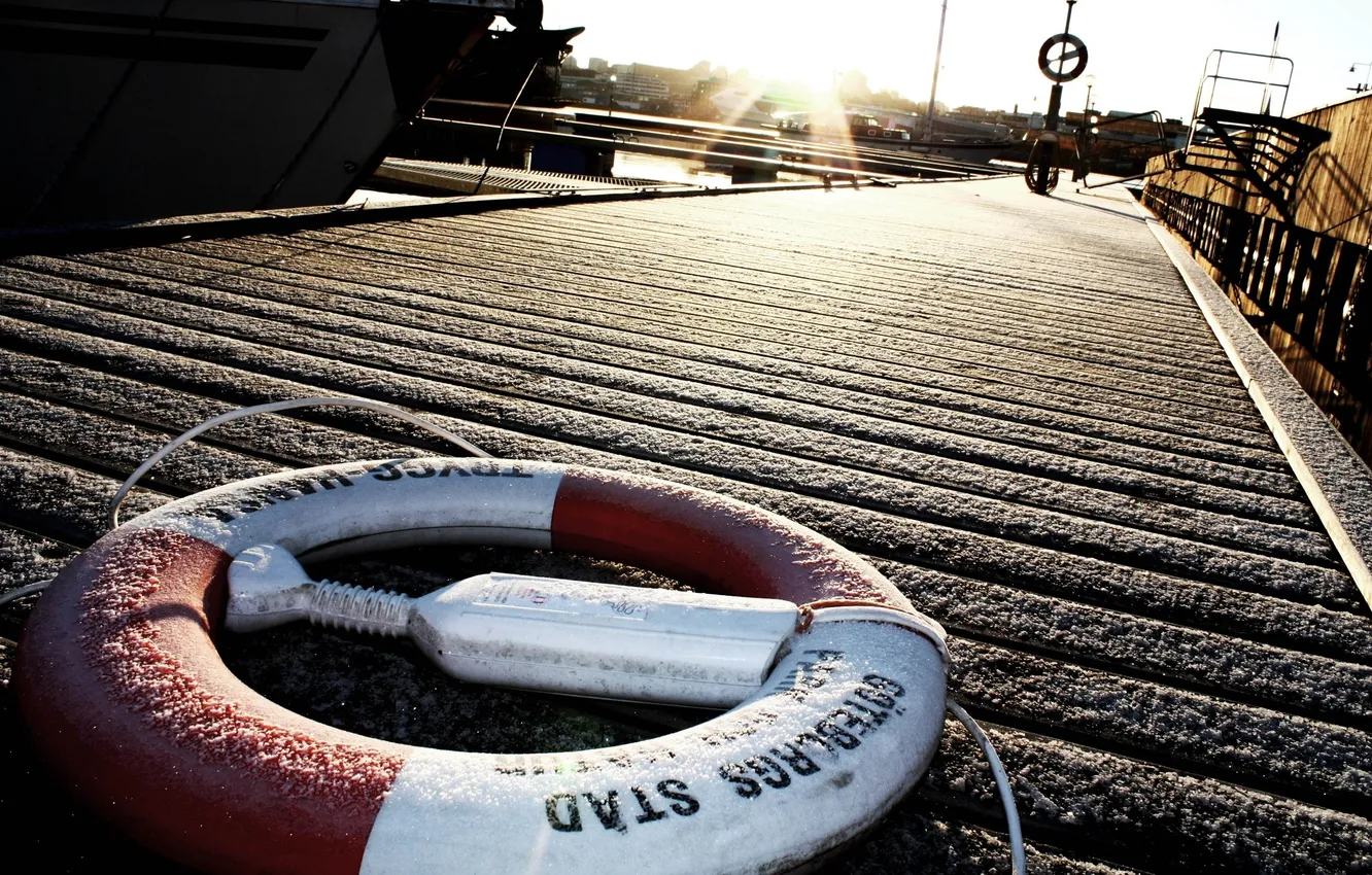 Photo wallpaper snow, circles, Bay, pier, pierce, rescue