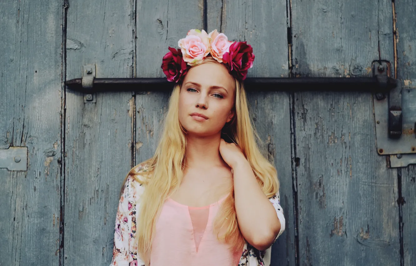 Photo wallpaper hair, crown, blue eyes, blue eyes, crown, hair, Crown of flowers, a crown of flowers