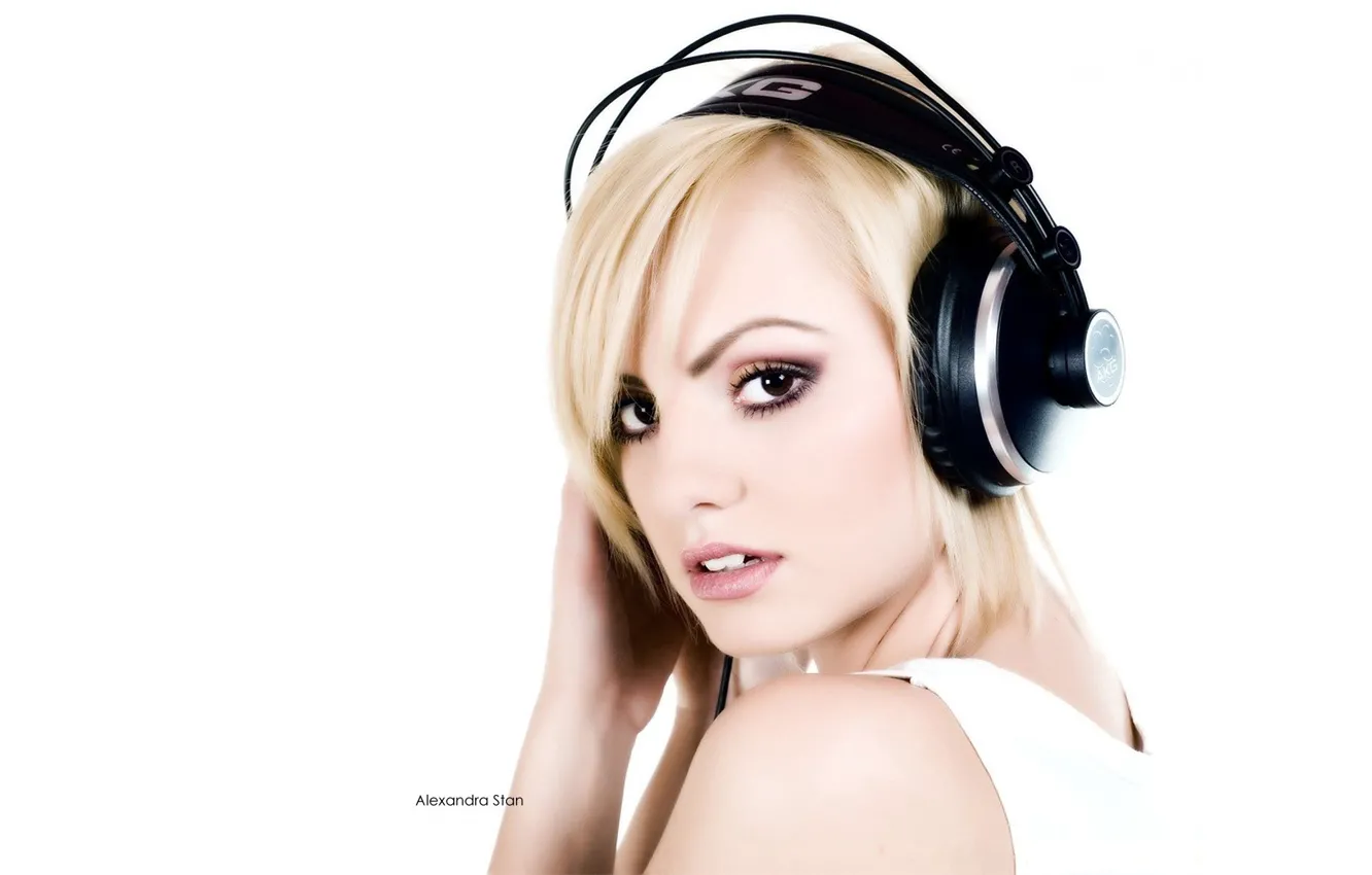 Photo wallpaper face, Headphones, singer, Alexandra Stan