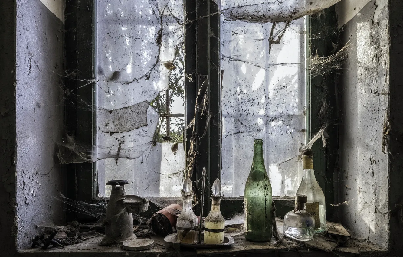 Photo wallpaper web, window, bottle