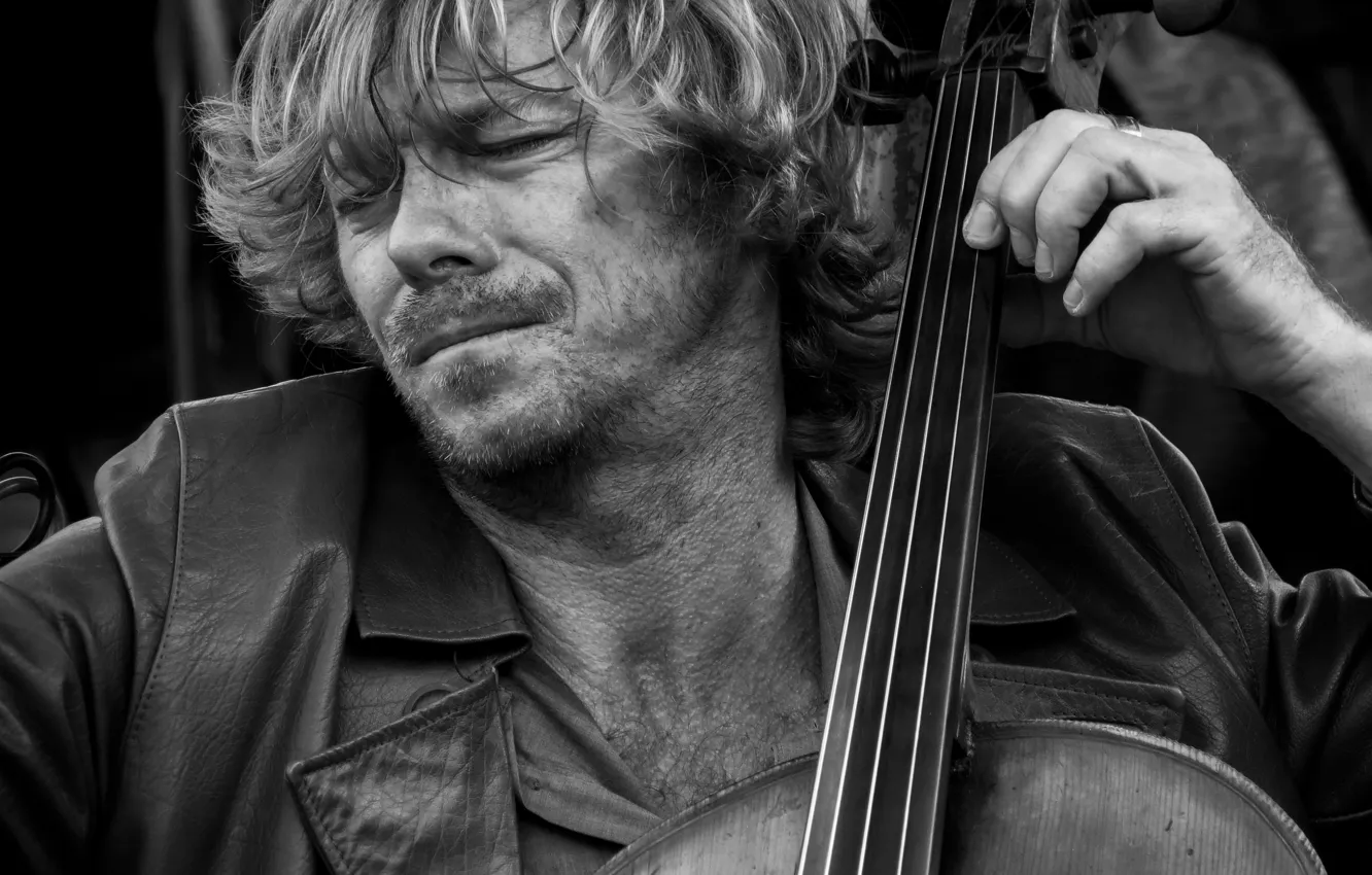 Photo wallpaper musician, Cellist