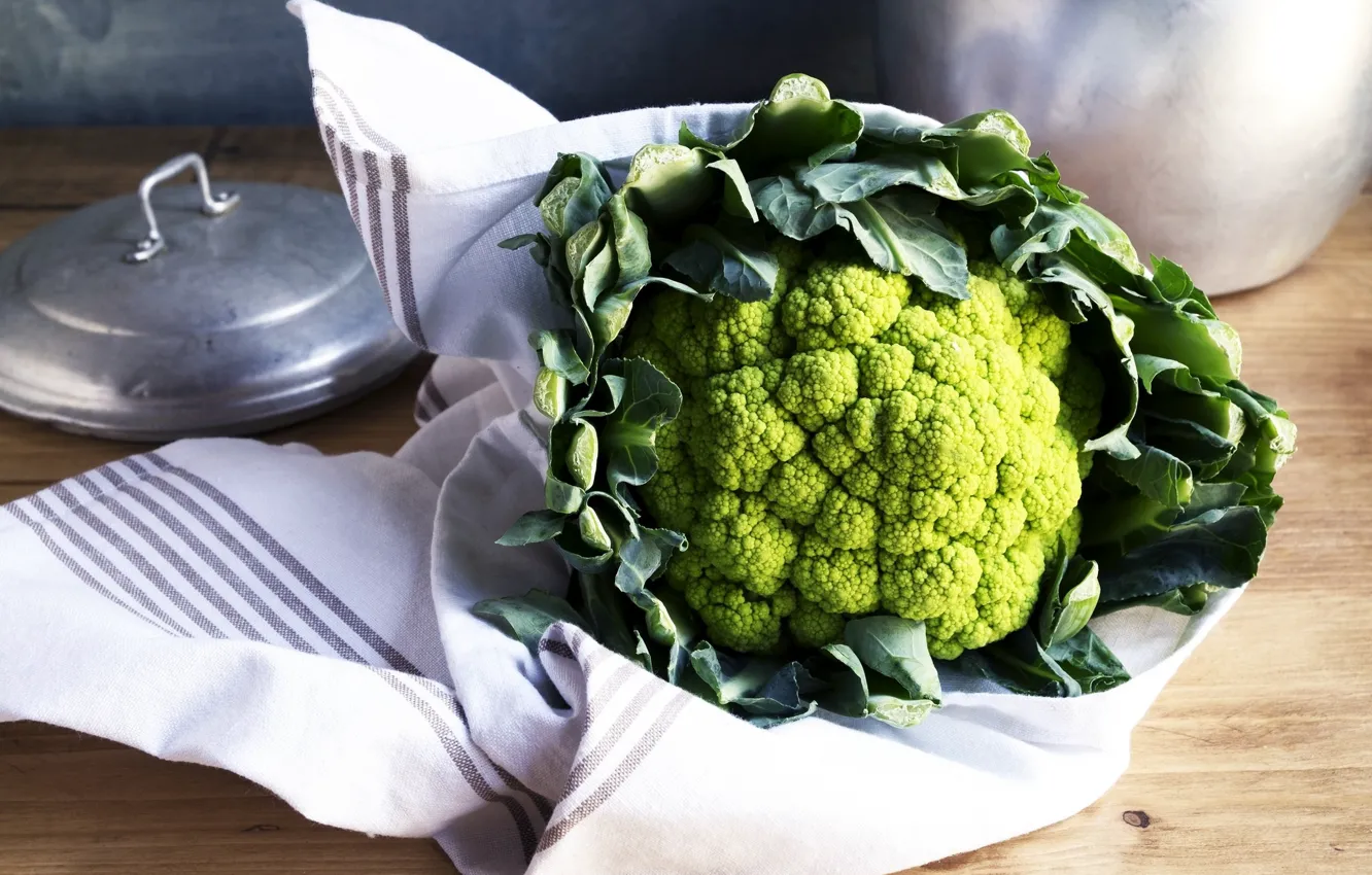 Photo wallpaper towel, cabbage, cauliflower
