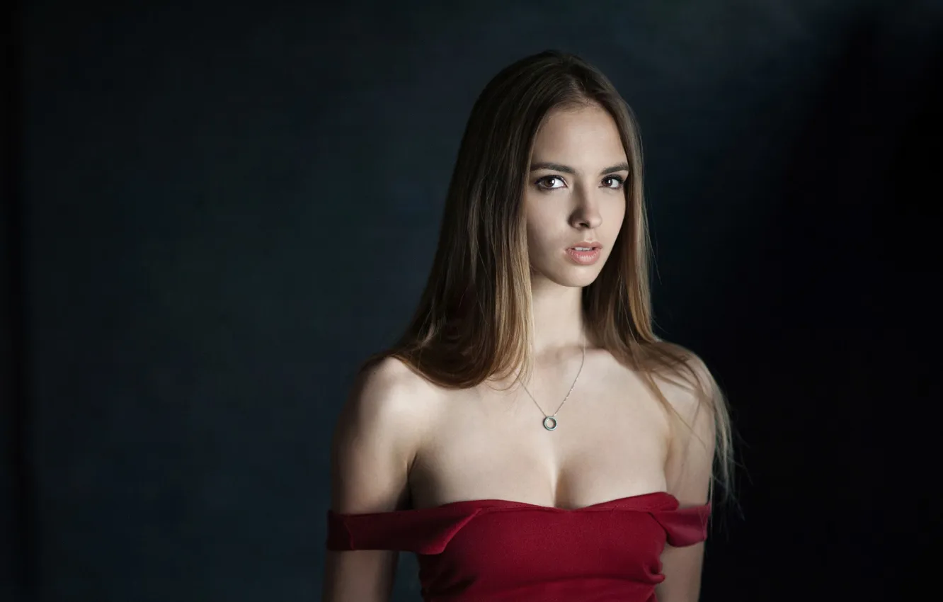 Photo wallpaper model, red top, looking at camera, Victoria Lukina
