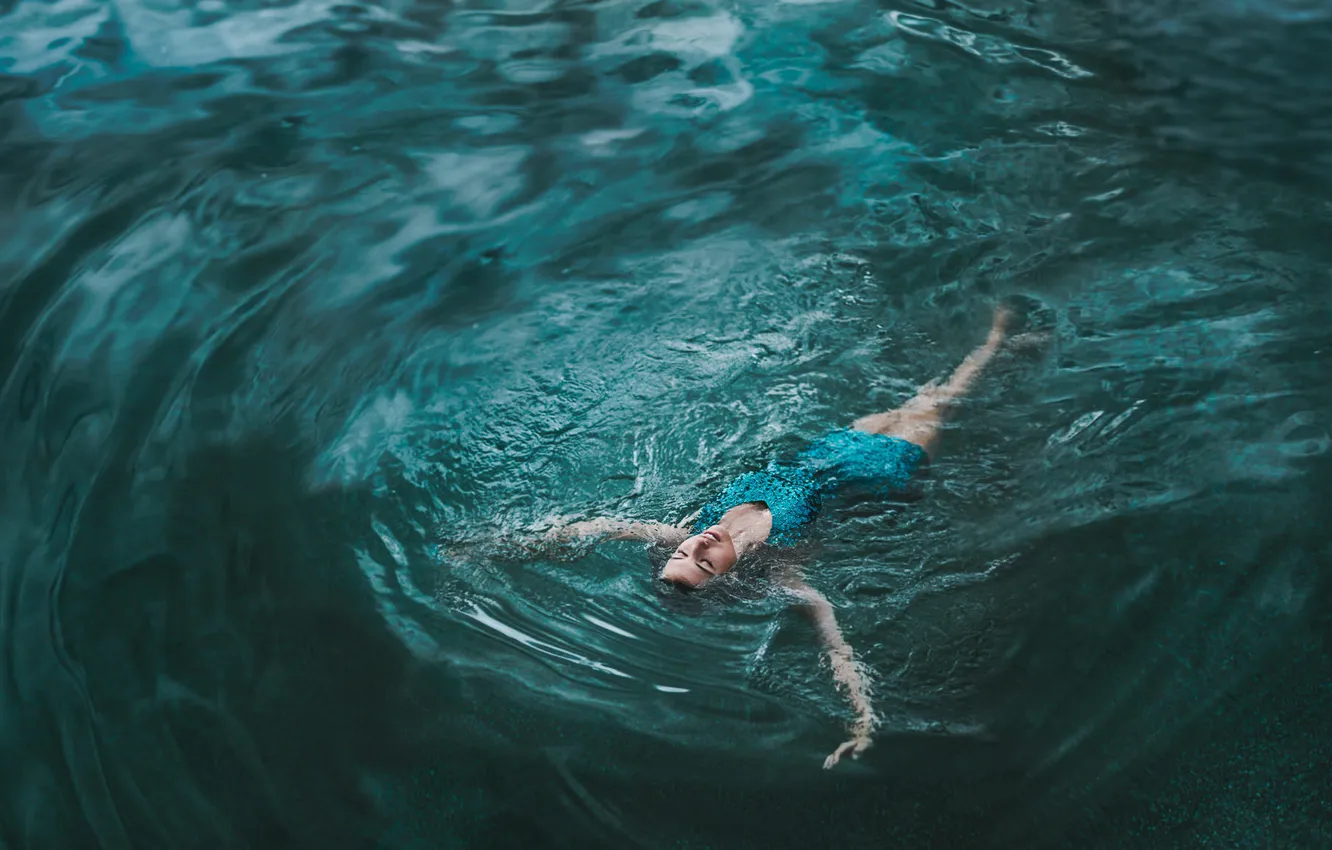 Photo wallpaper water, girl, dress, lies
