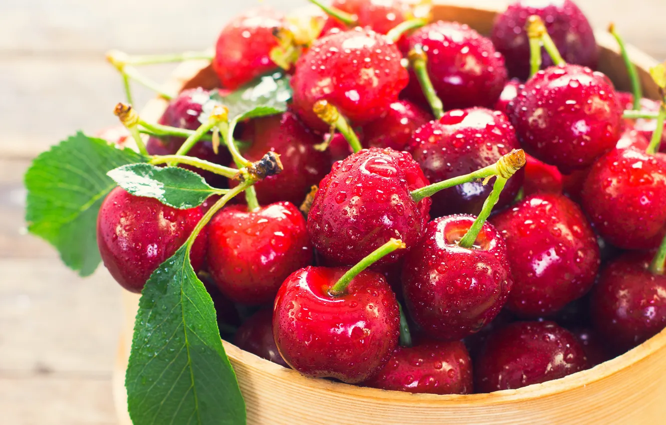 Photo wallpaper water, drops, cherry, berries