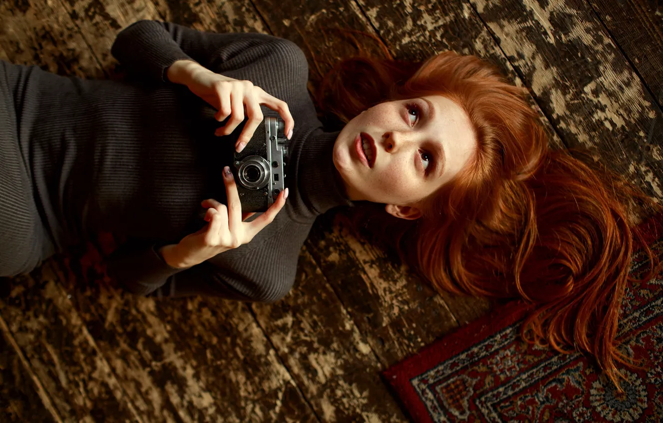 Photo wallpaper pose, carpet, model, Board, portrait, hands, makeup, dress