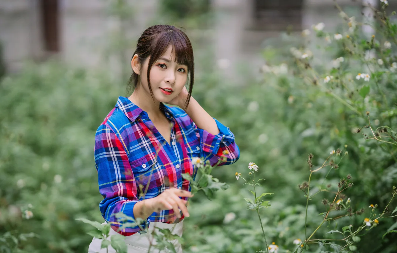 Photo wallpaper look, flowers, pose, model, portrait, makeup, hairstyle, shirt