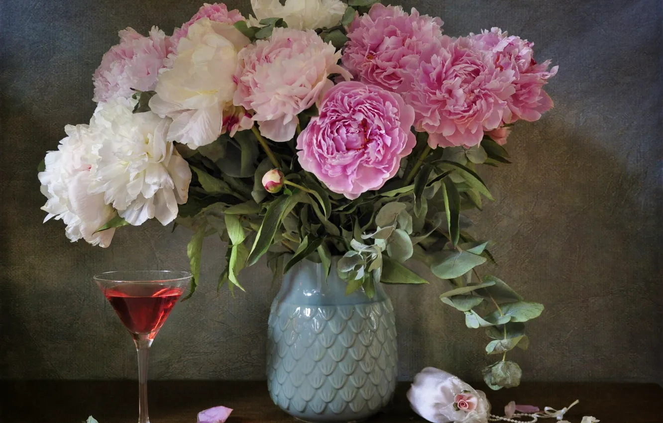 Photo wallpaper glass, bouquet, peonies