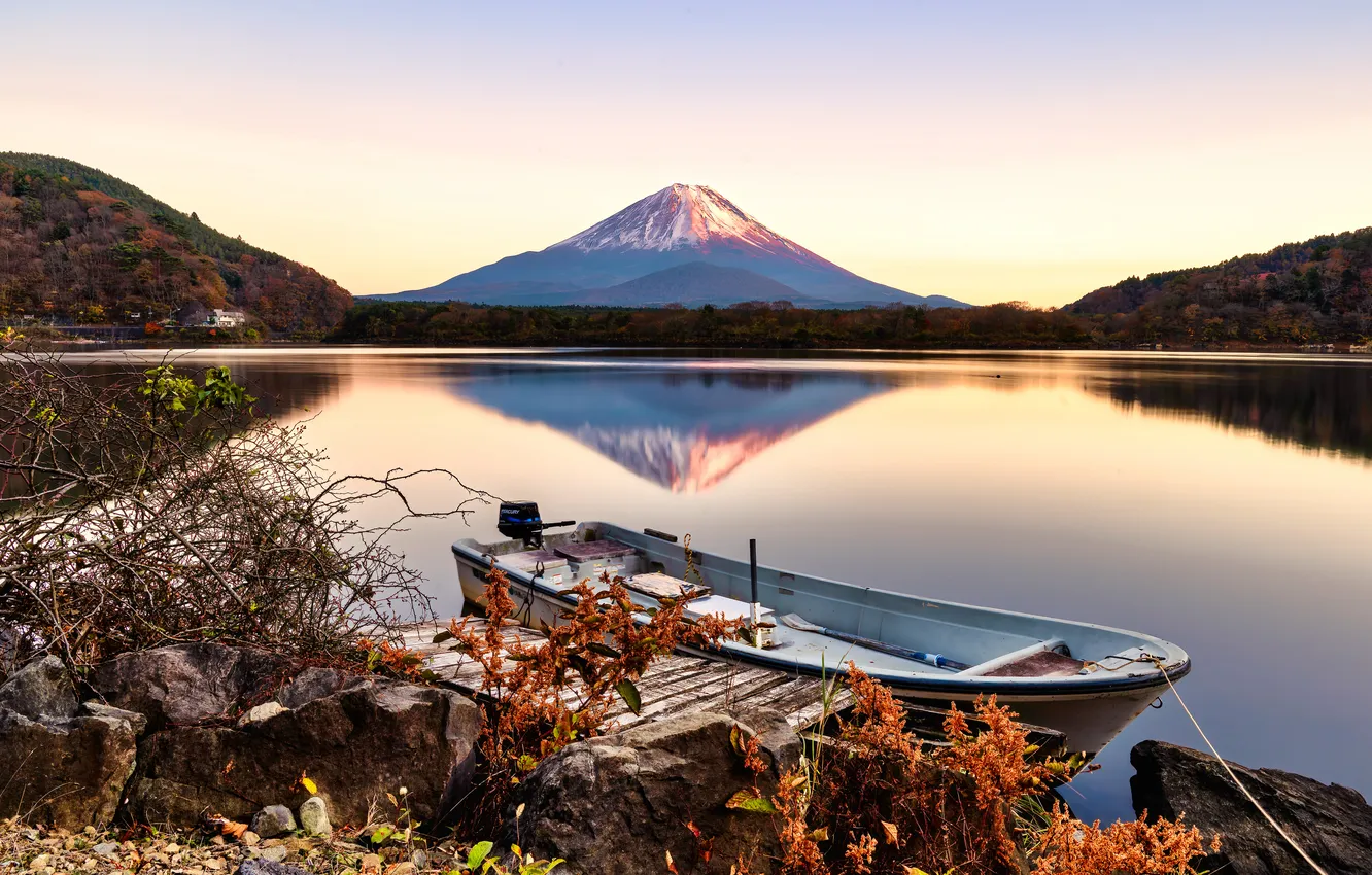Photo wallpaper mountains, lake, boat, Japan
