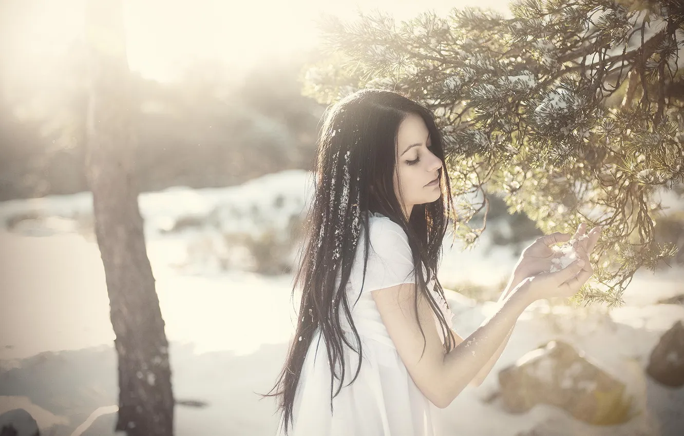 Photo wallpaper winter, snow, dark-haired, Beautiful snow