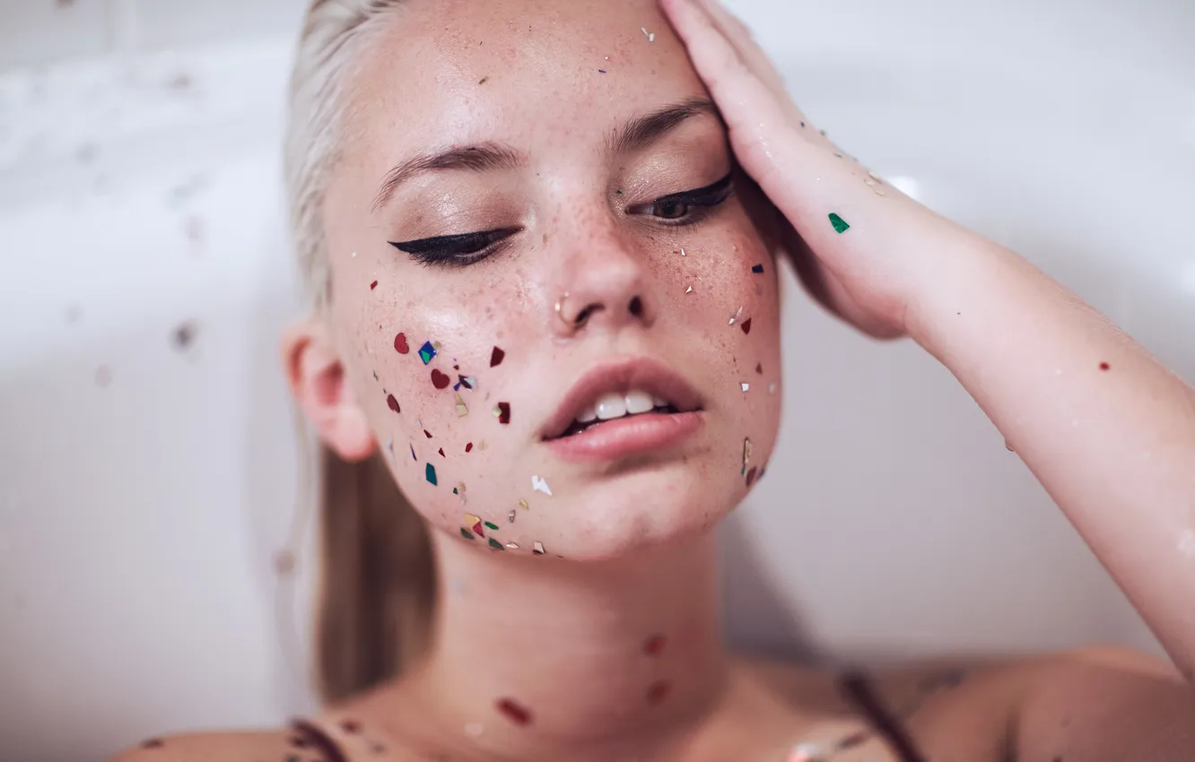 Photo wallpaper face, sequins, blonde