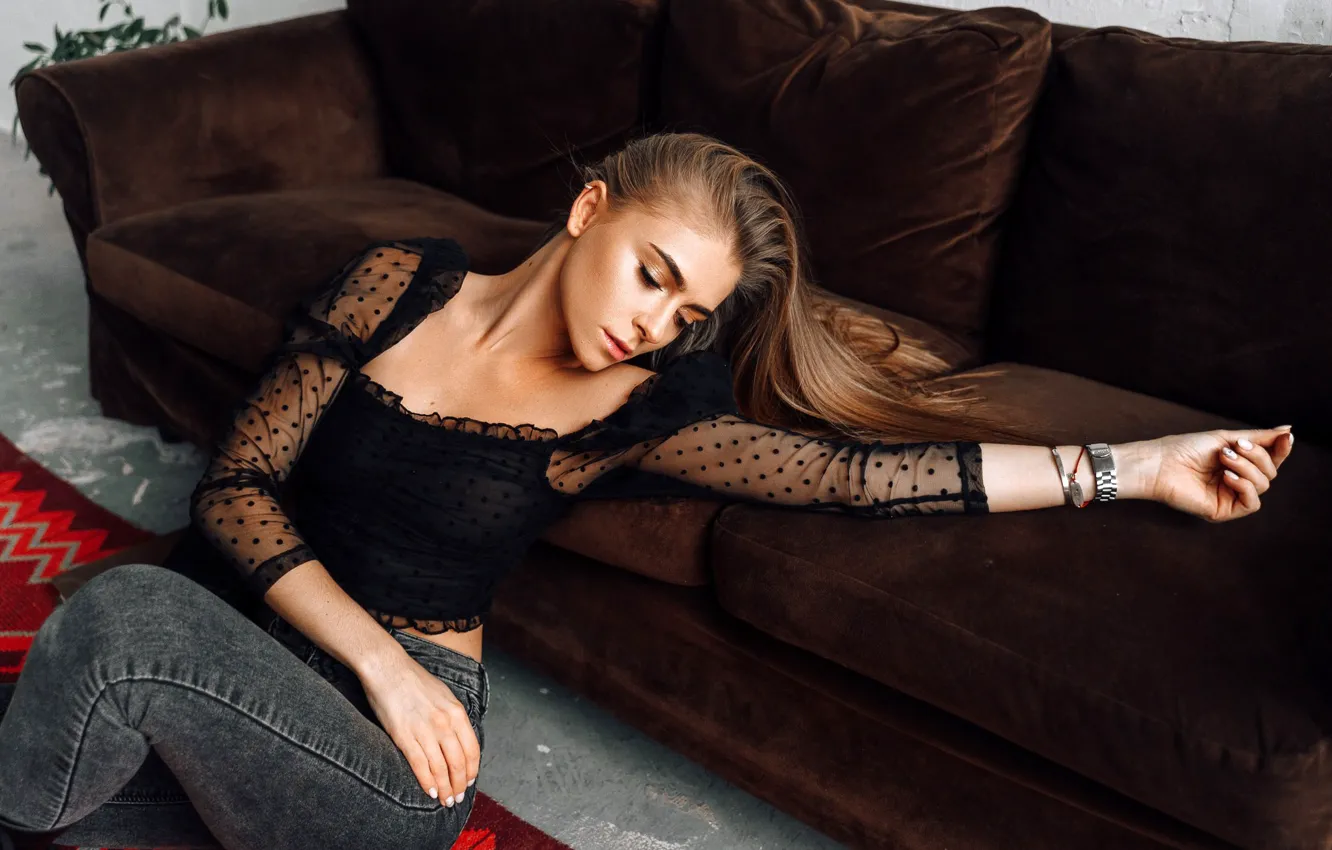 Photo wallpaper pose, sofa, model, portrait, jeans, makeup, hairstyle, brown hair