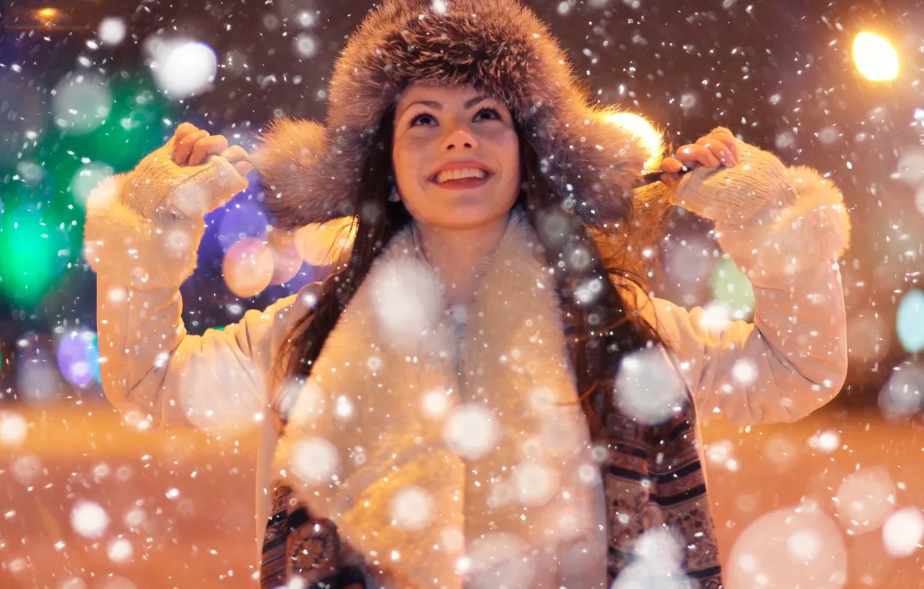 Photo wallpaper winter, girl, snow, joy, snowflakes, night, lights, smile