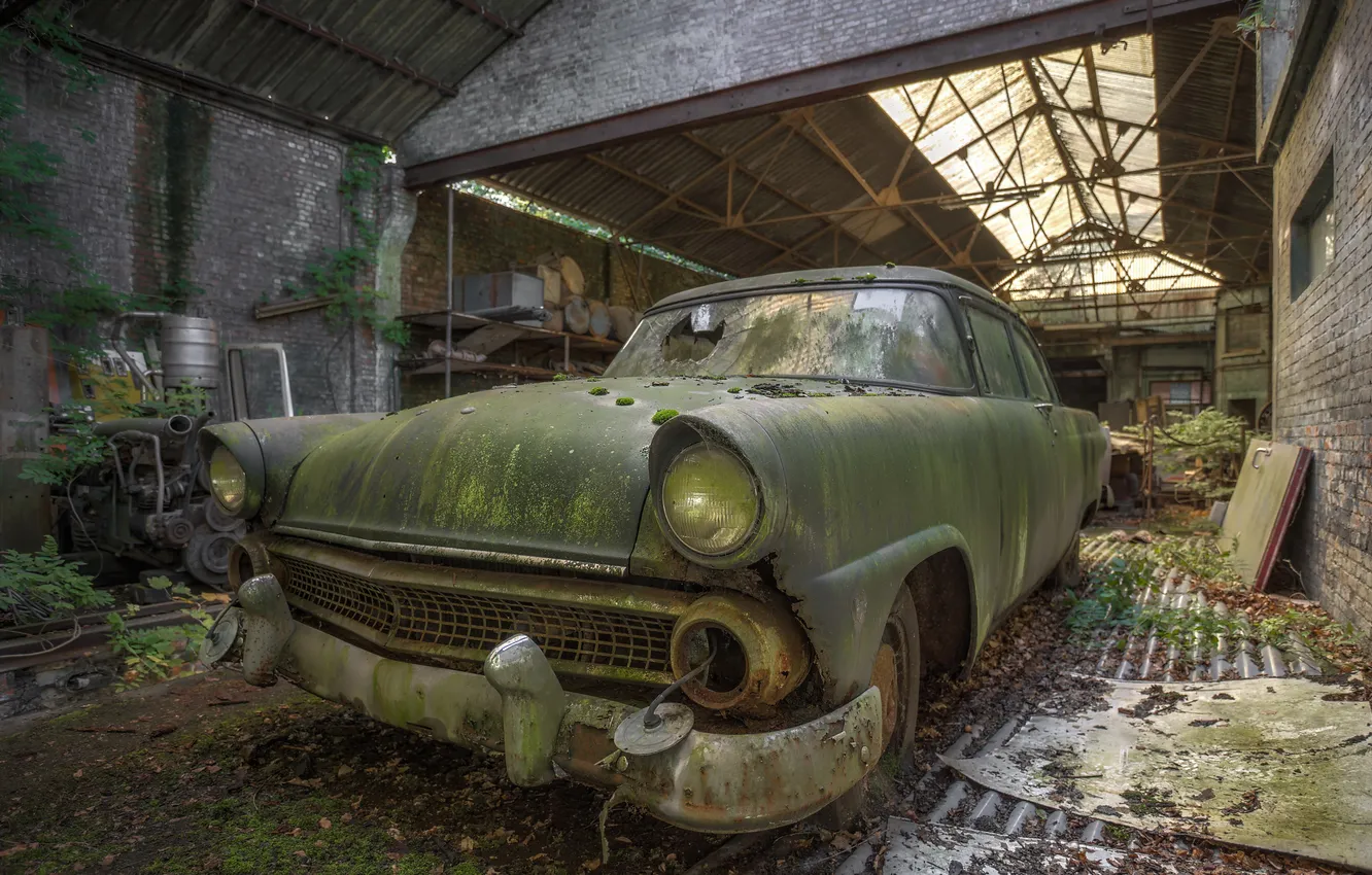 Photo wallpaper machine, garage, scrap