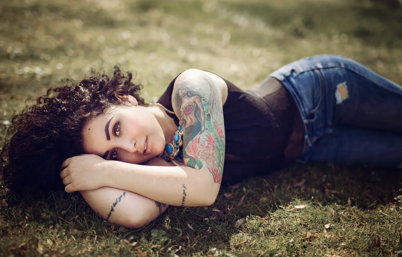 Photo wallpaper brunette, tattoo, tattoo, lies