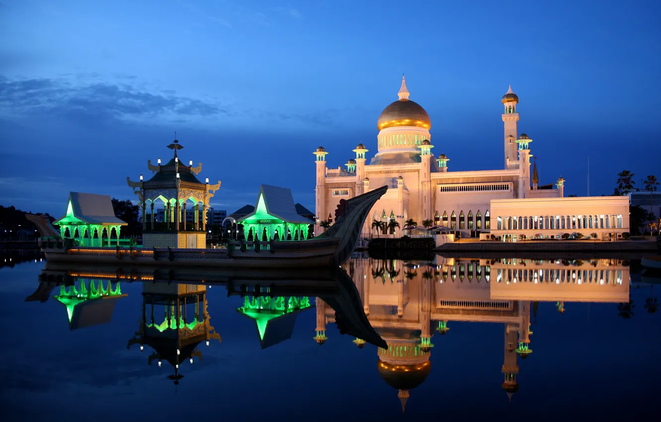 Photo wallpaper mosque, minarets, Brunei, boat ride around Bandar Seri Begawan, Sultan Omar Mosque