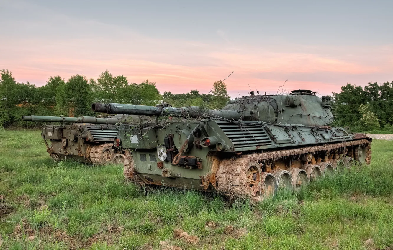 Photo wallpaper field, weapons, tank