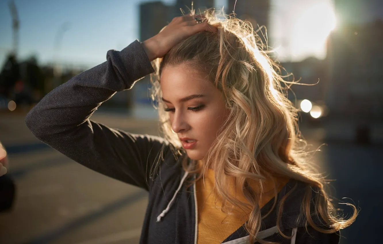 Photo wallpaper the sun, pose, street, makeup, hairstyle, blonde, beauty, jacket