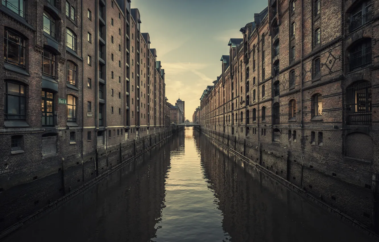 Photo wallpaper the sky, water, Windows, building, home, channel