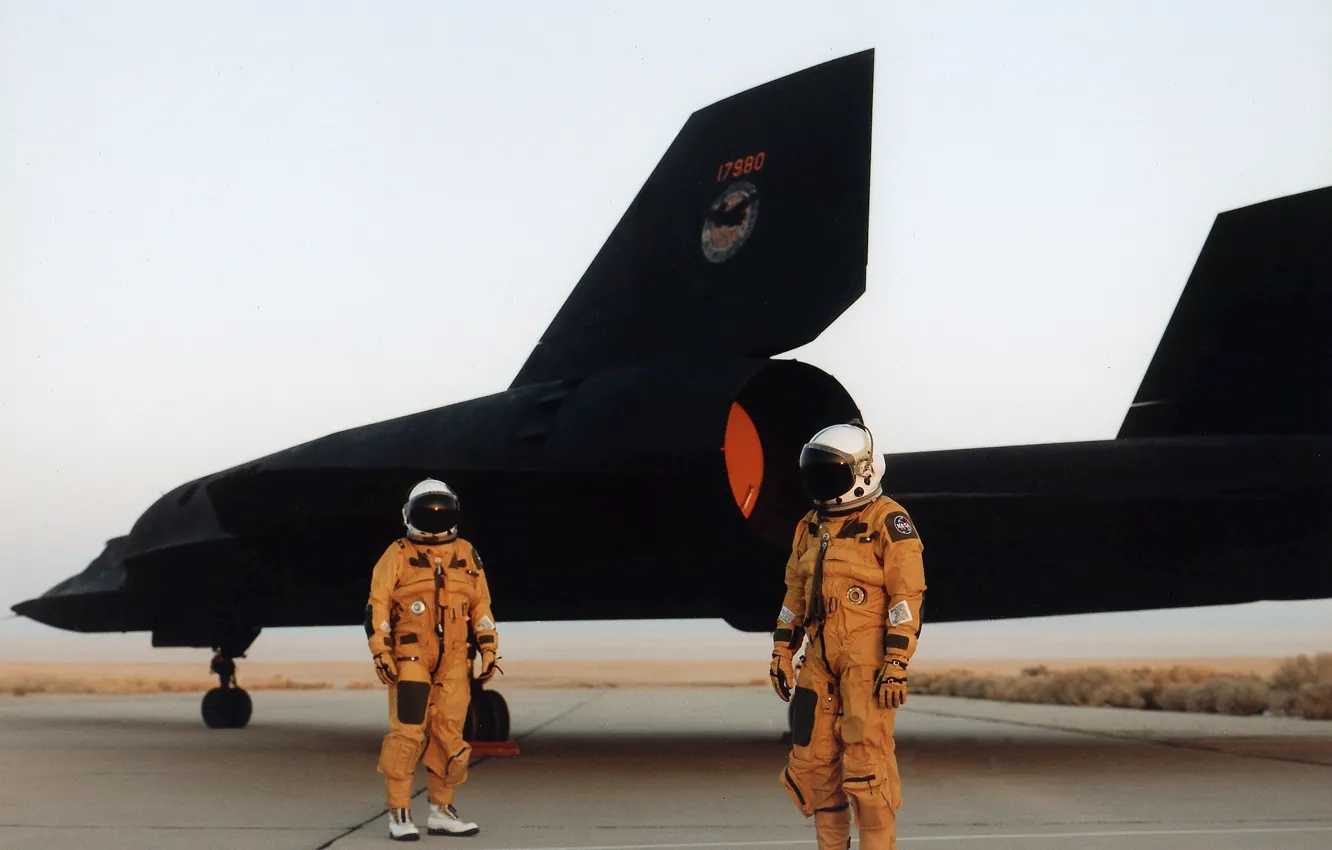 Photo wallpaper the suit, pilot, pressure, Lockheed SR-71, full