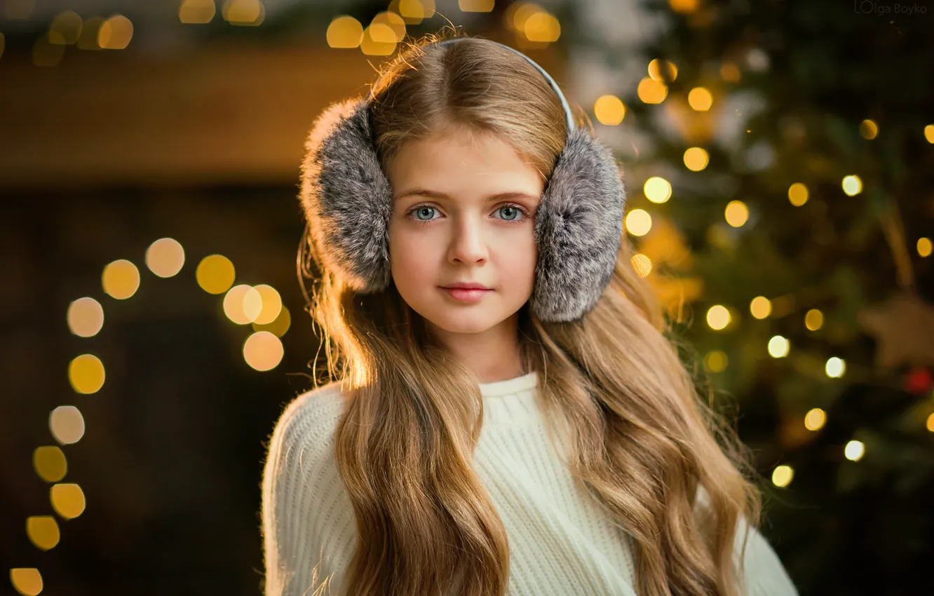 Photo wallpaper look, headphones, Christmas, girl, New year, beautiful, garland, bokeh