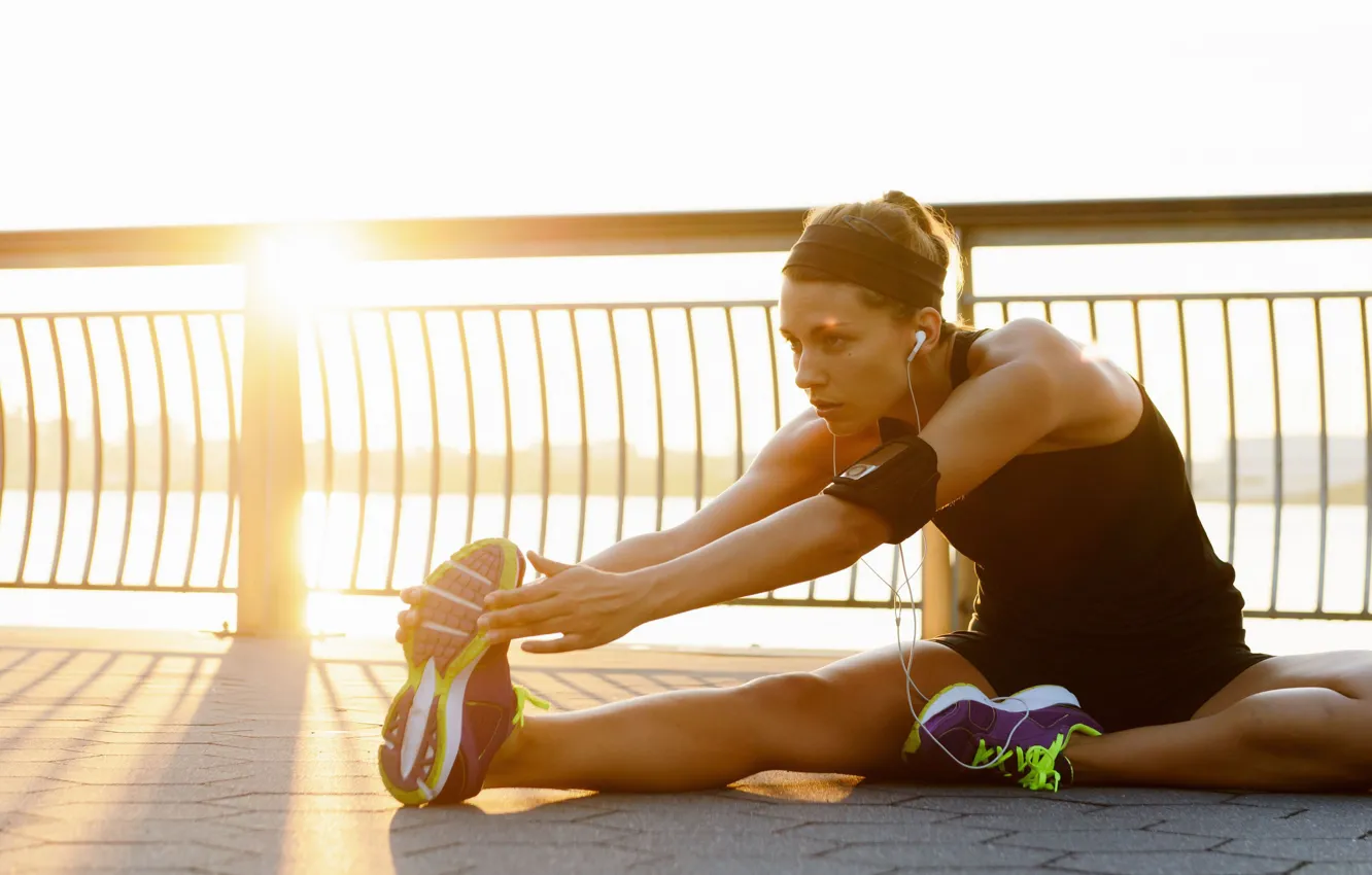 Photo wallpaper girl, the sun, street, sport, fitness