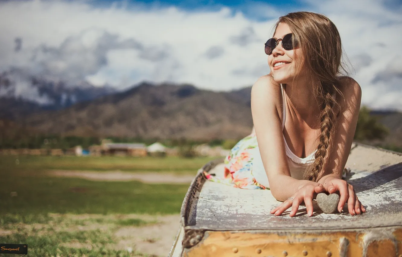 Photo wallpaper girl, the sun, landscape, mountains, pose, background, portrait, hands