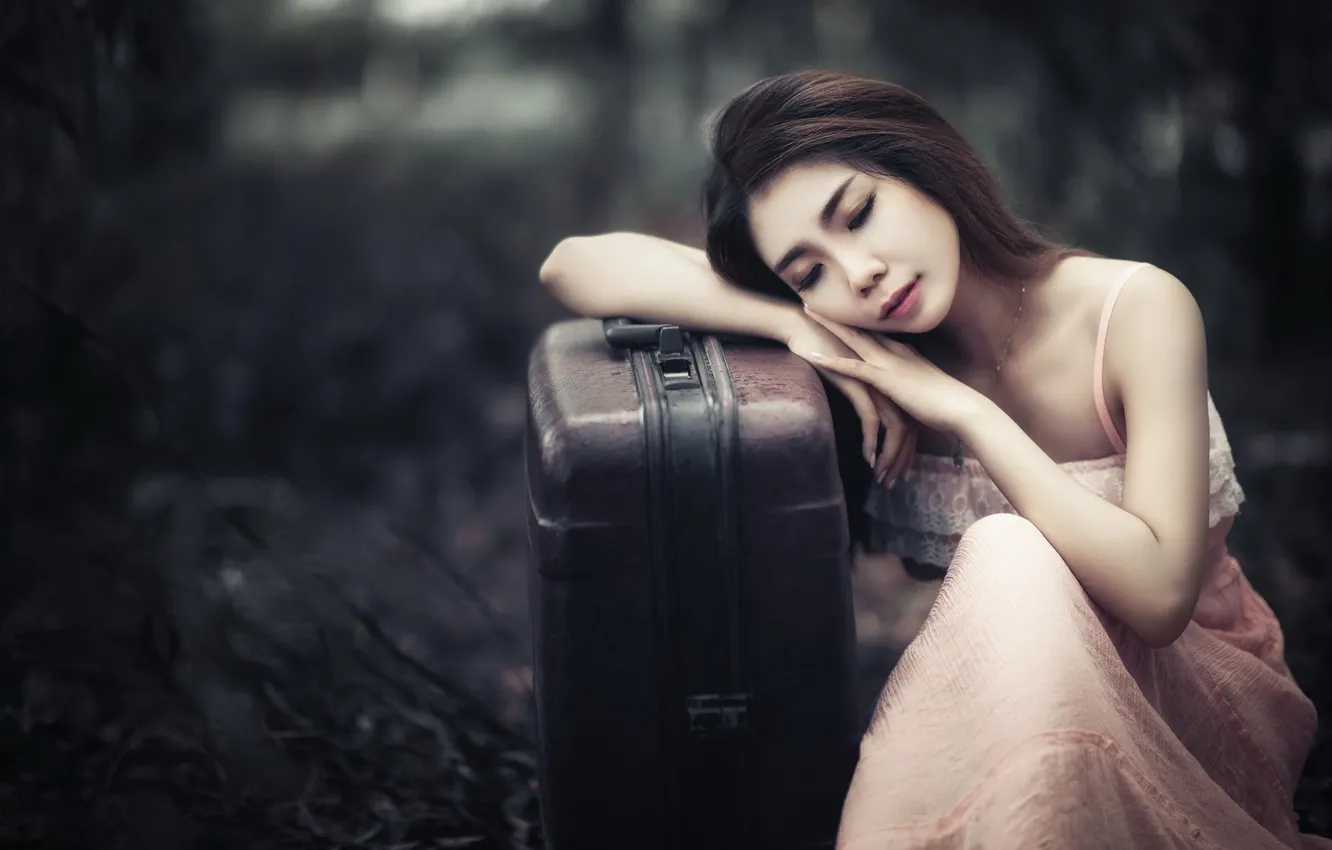 Photo wallpaper girl, suitcase, Asian