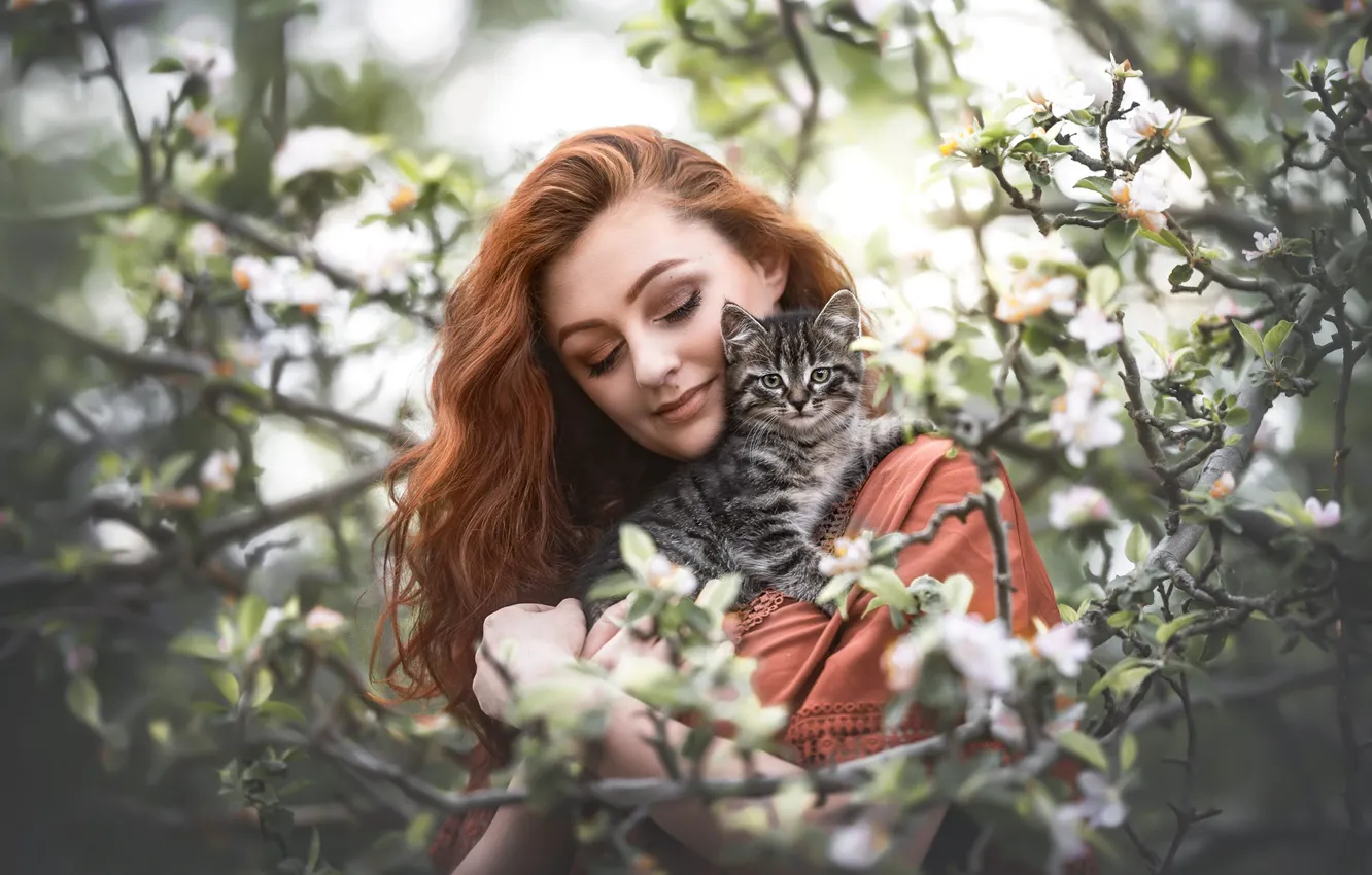 Photo wallpaper girl, pose, garden, red, kitty, flowering, Natalie Gross