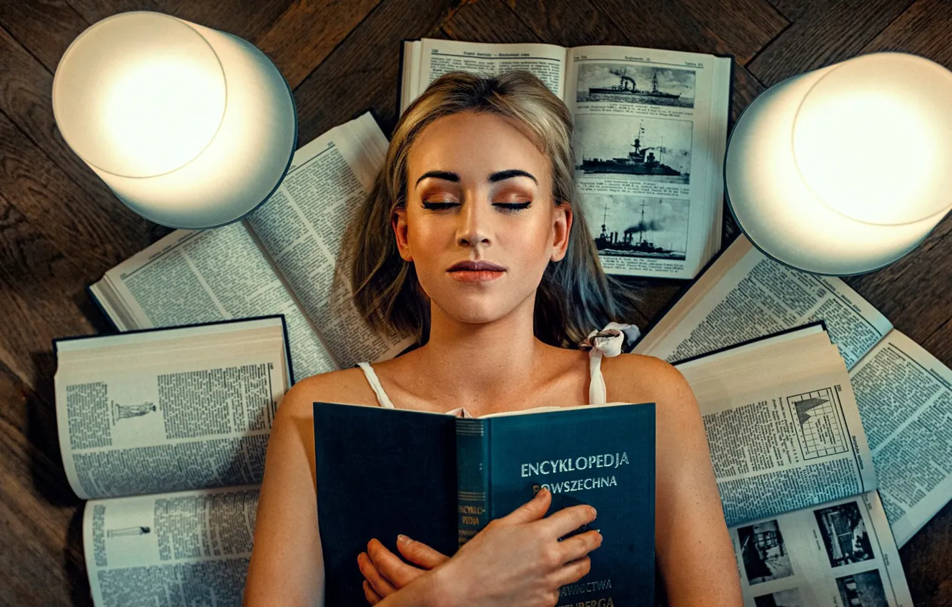 Photo wallpaper girl, pose, model, lamp, portrait, makeup, hairstyle, lies