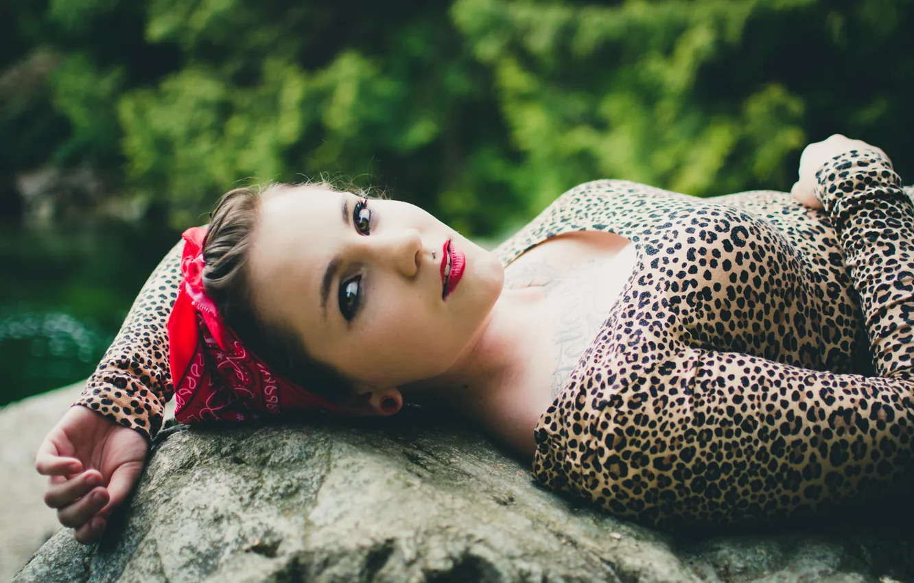 Photo wallpaper look, girl, stones, brown hair, solitaire