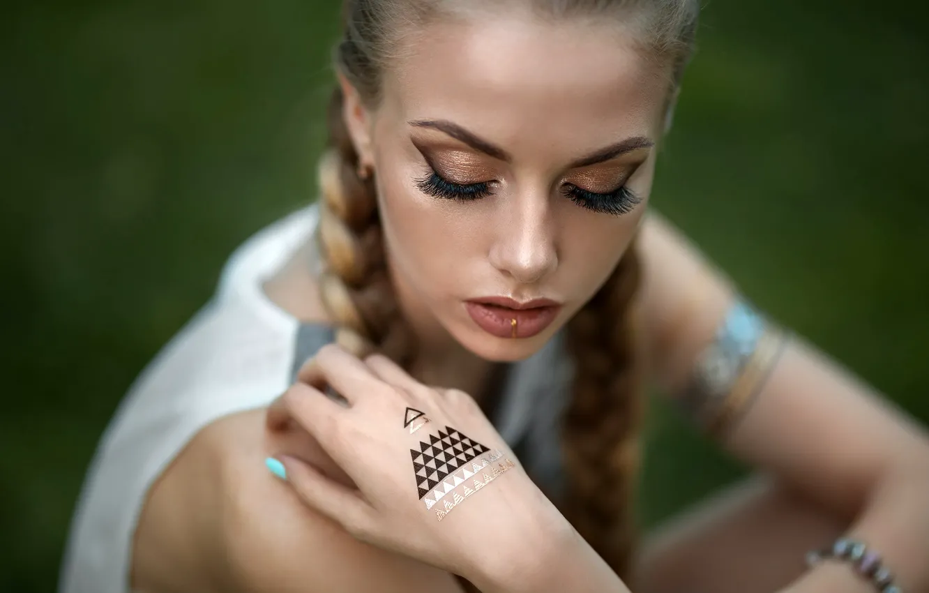 Photo wallpaper greens, decoration, face, eyelashes, background, model, portrait, makeup