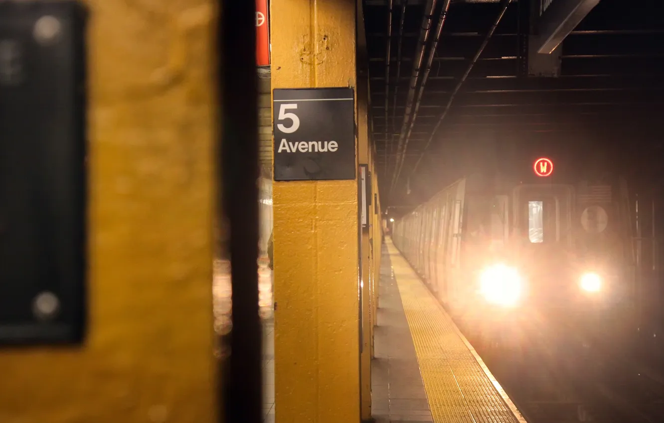 Photo wallpaper light, metro, train, station, stop, 5 Avenue