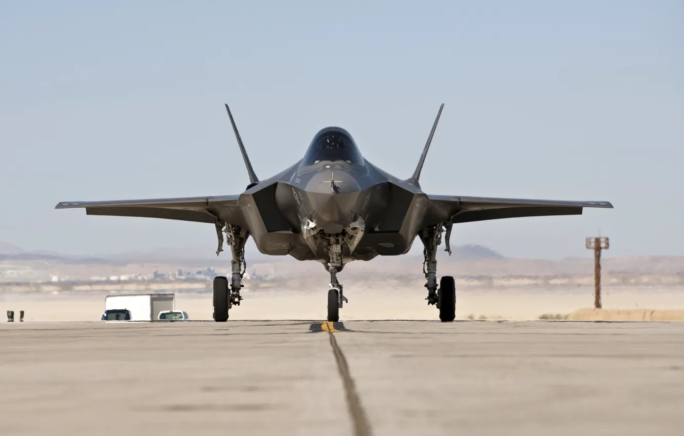 Photo wallpaper fighter, bomber, the airfield, Lightning II, F-35, "Lightning" II