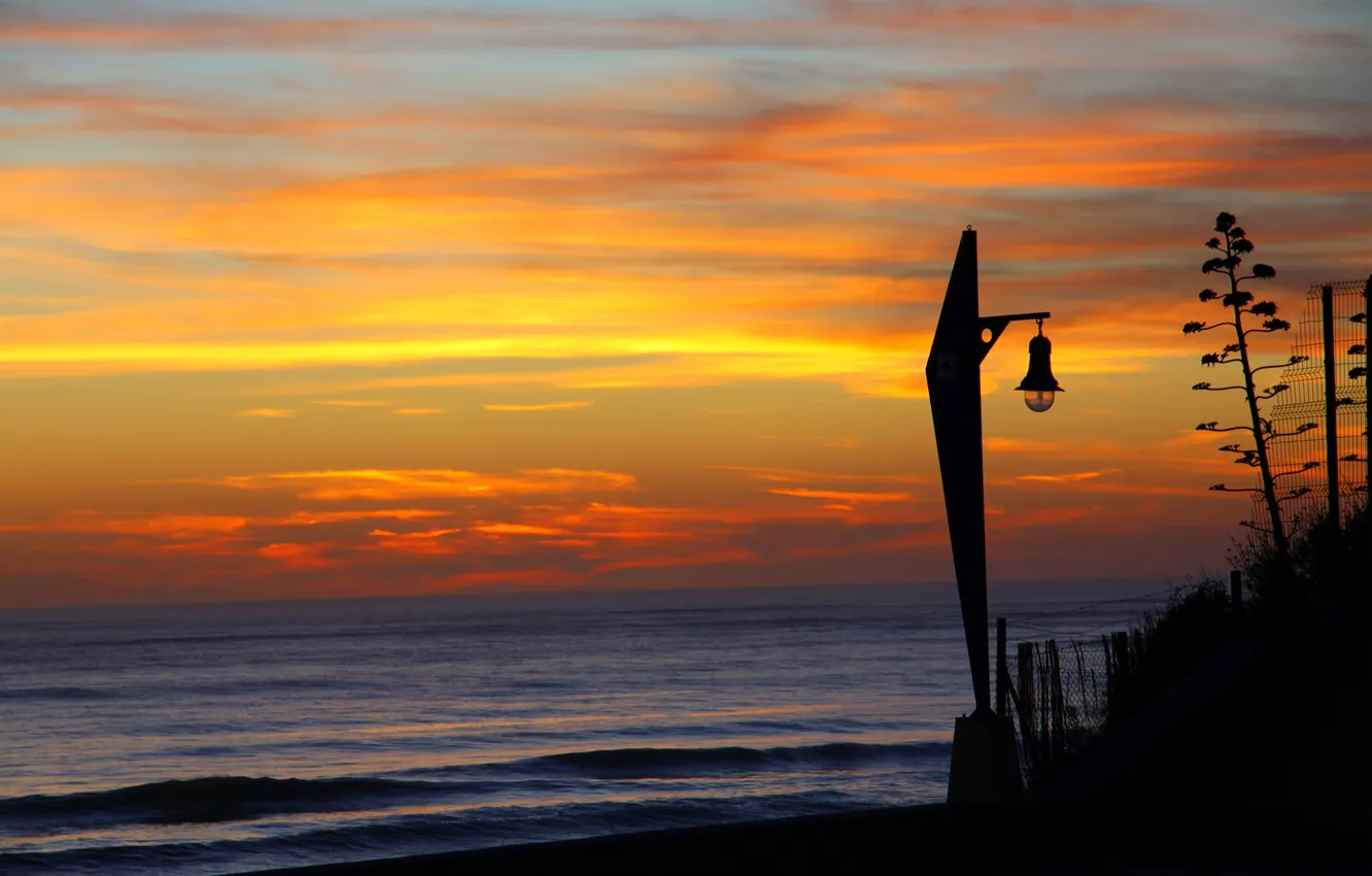Photo wallpaper sea, sunset, lamp