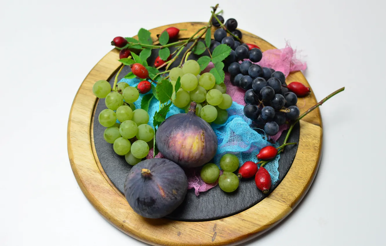 Photo wallpaper briar, grapes, tray, figs