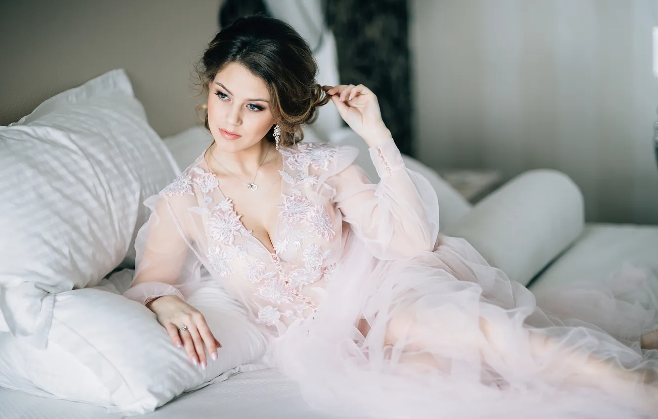 Photo wallpaper girl, flower, figure, home, gorgeous, Glamour, hairstyle, Femininity