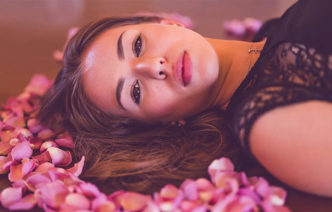 Photo wallpaper girl, petals, lies, Victory, Marco Squassina