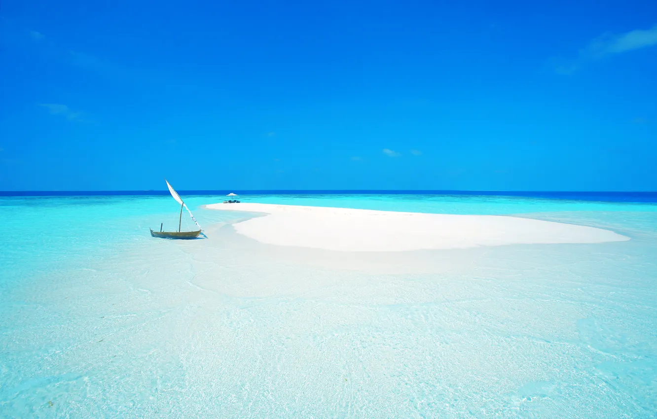 Photo wallpaper sand, sea, beach, the sky, the ocean, boat, island, chair