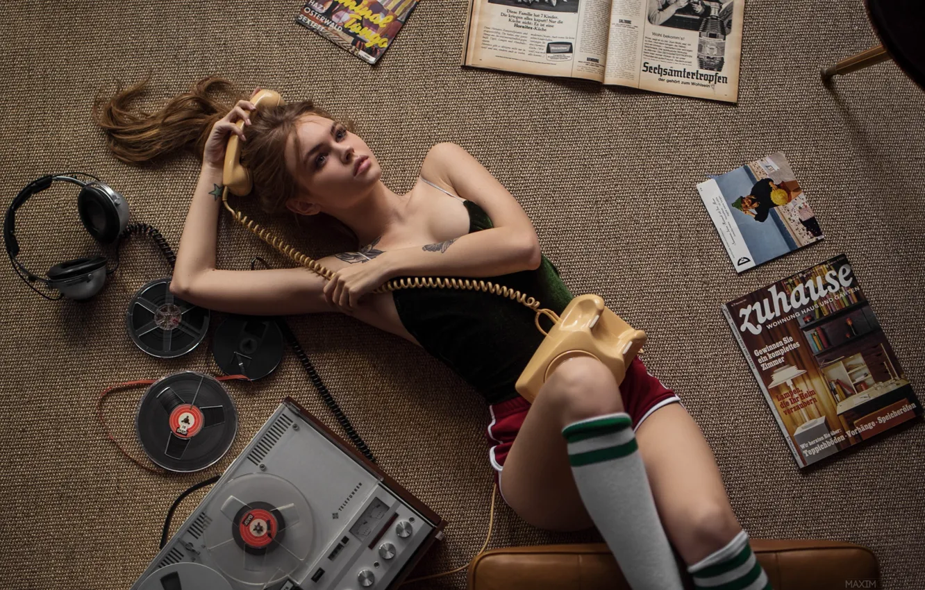 Photo wallpaper girl, phone, on the floor, Anastasia Shcheglova, photographer Maxim Guselnikov