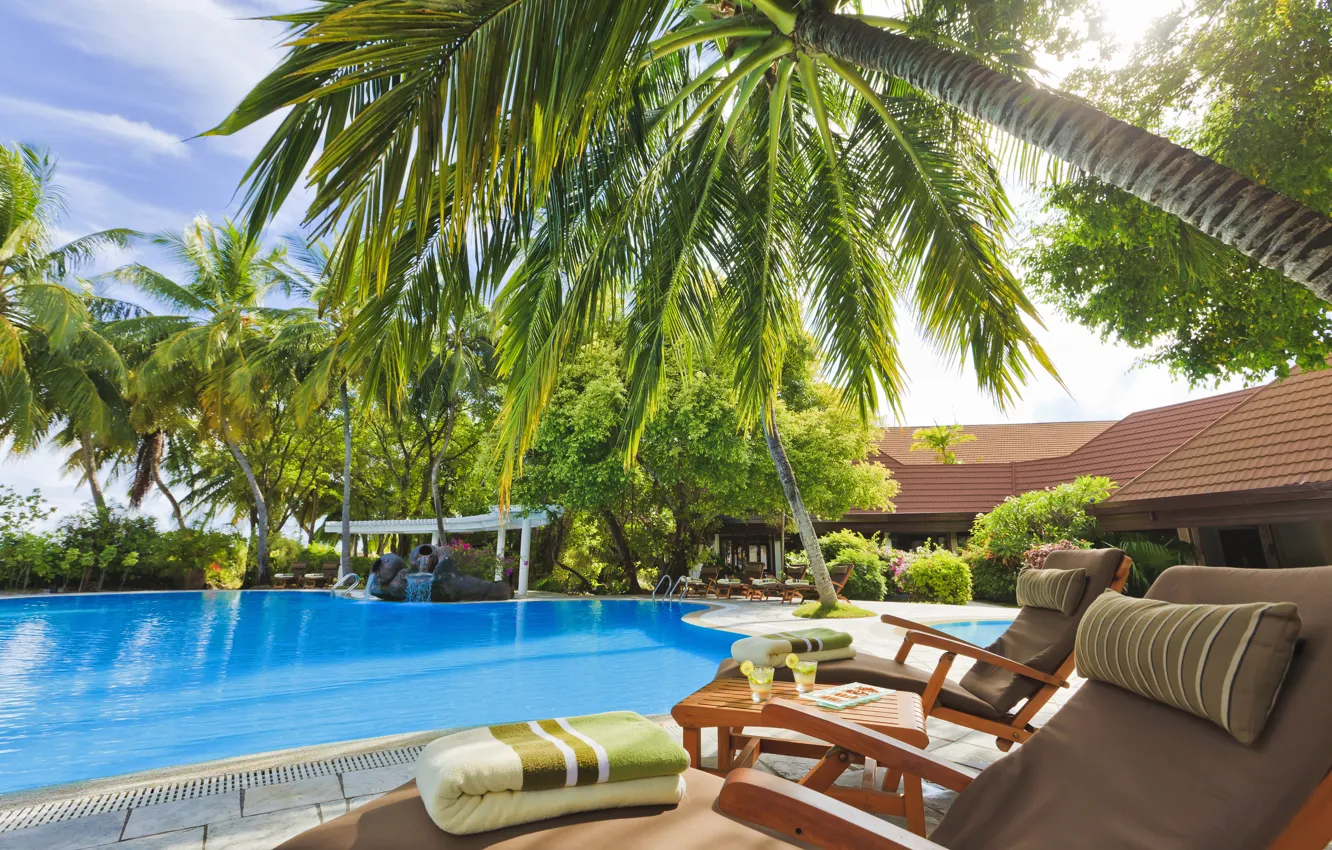 Photo wallpaper trees, palm trees, pool, The Maldives, the hotel, table, sun loungers, exterior