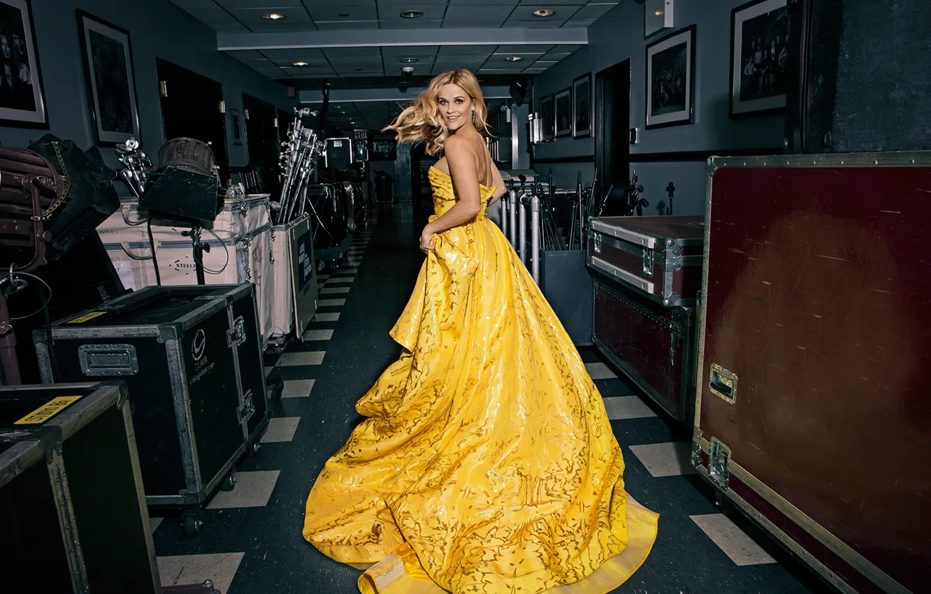Photo wallpaper look, yellow, model, picture, dress, actress, corridor, hairstyle