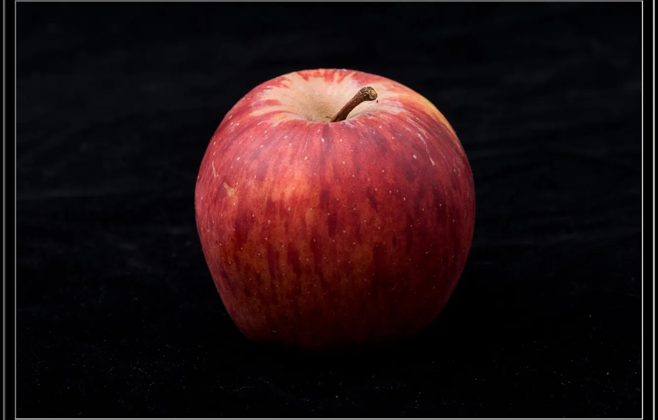 Photo wallpaper apples, frame, black background