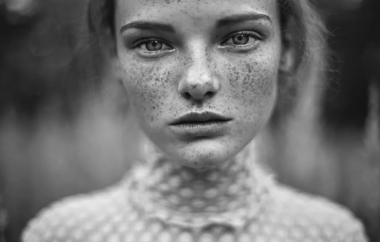 Photo wallpaper girl, portrait, freckles, black and white photo, Agata Serge