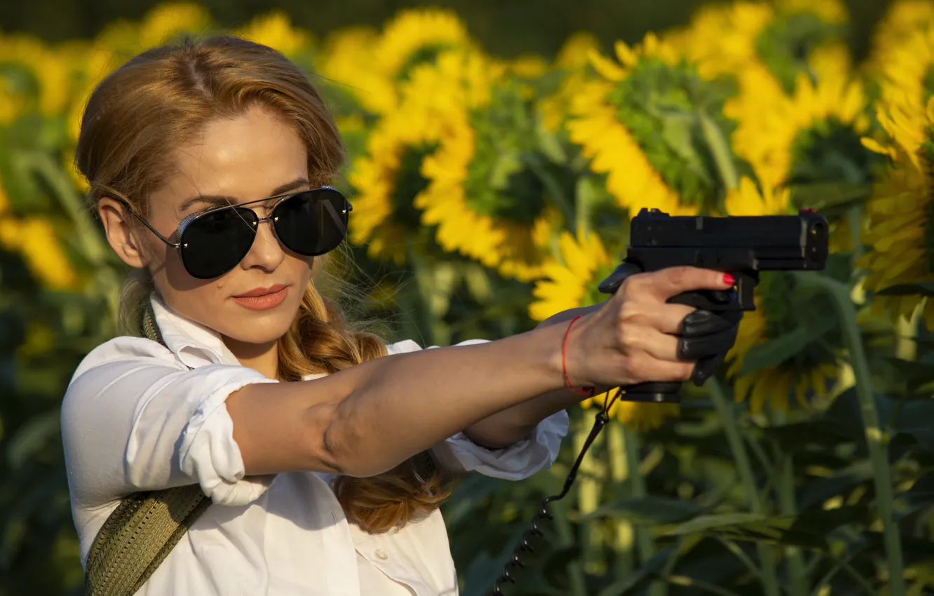 Photo wallpaper girl, gun, Ani