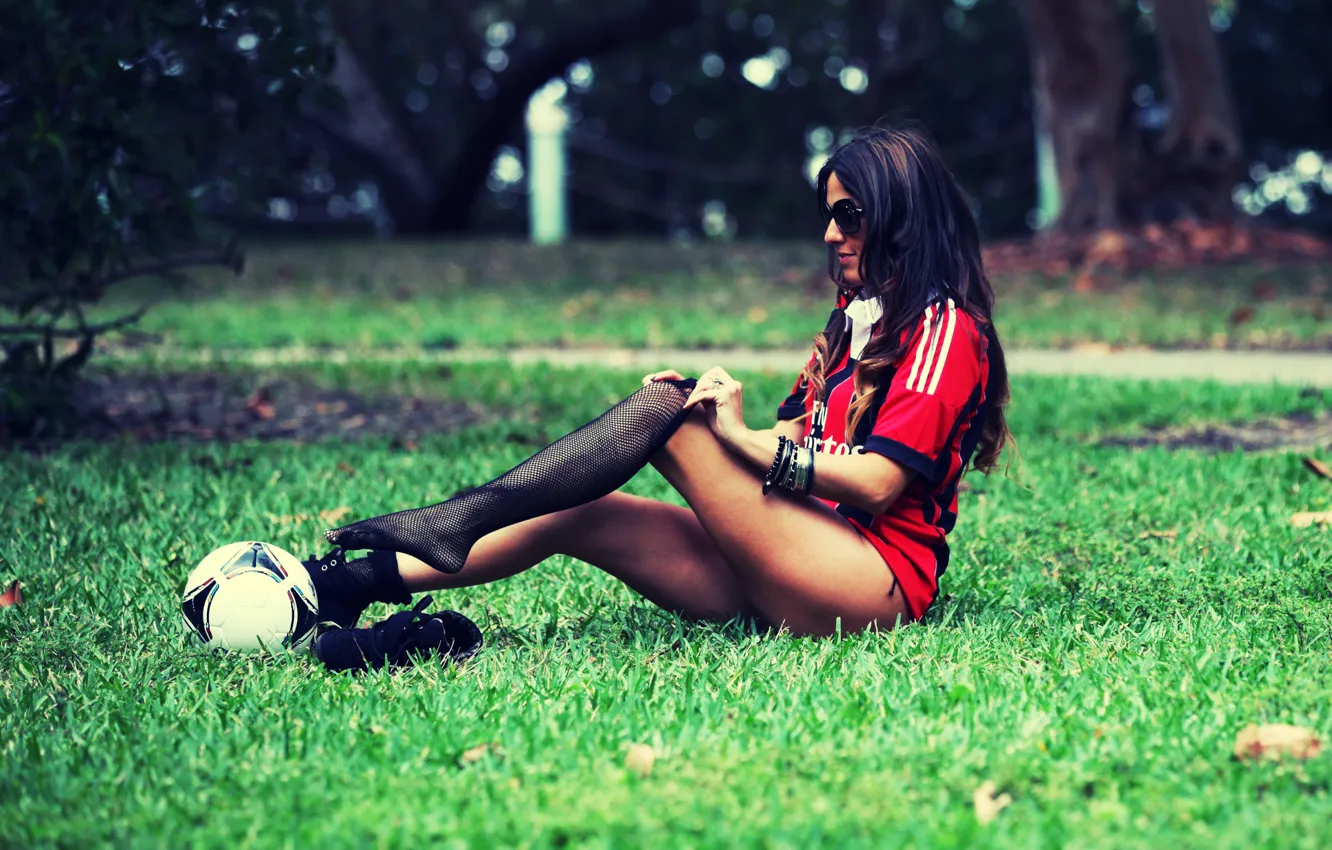 Photo wallpaper lawn, model, color, glasses, Italy, legs, Milan, color